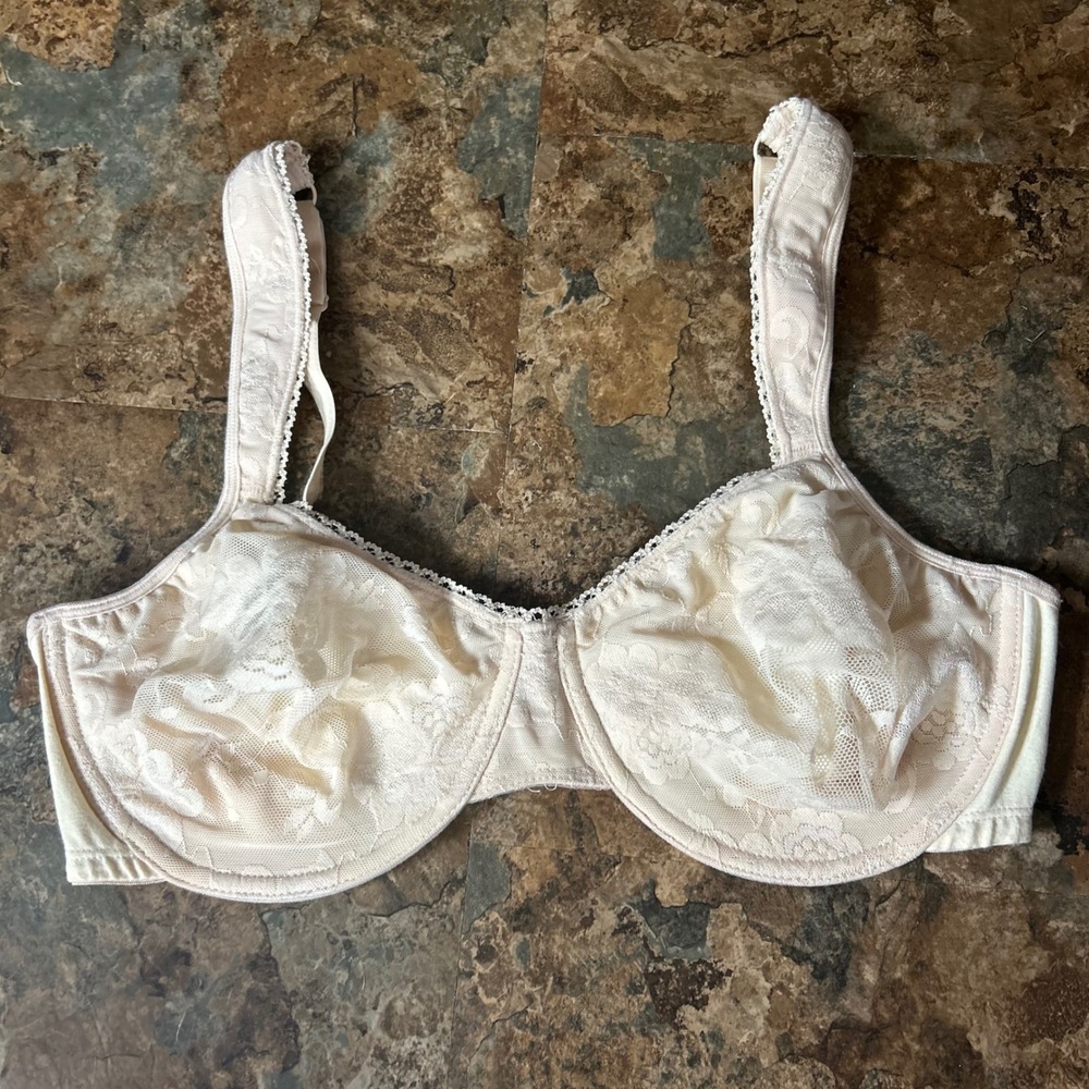 Q-T Intimates Unlined Bra Women's Size 40C Beige Floral Lace Underwire Unpadded